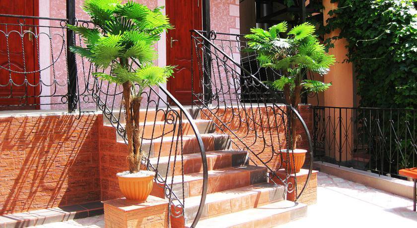 Гостевой дом Розовый Фламинго Саки-4